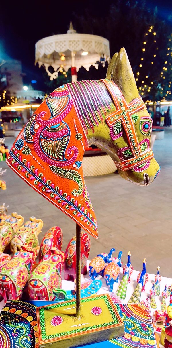Horsehead with stand yellow